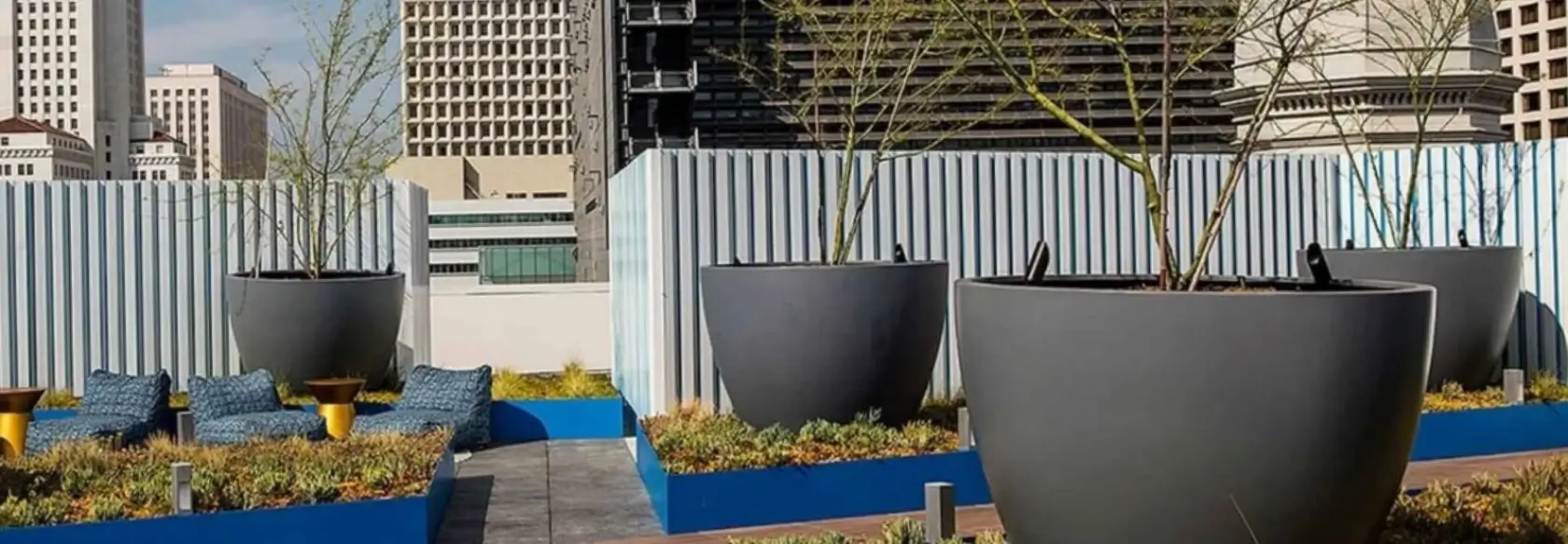 6SnXnV97ZR222-Main-St-LA-CA-Downtown-Round-Planters-min_website_cropped